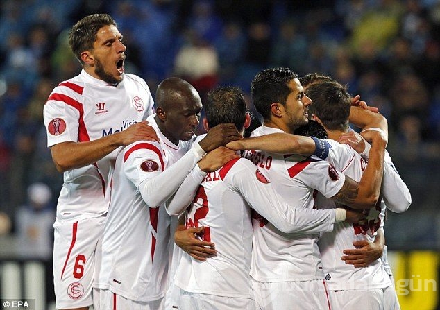 Sevilla Zenit'i kupanın dışına itti!