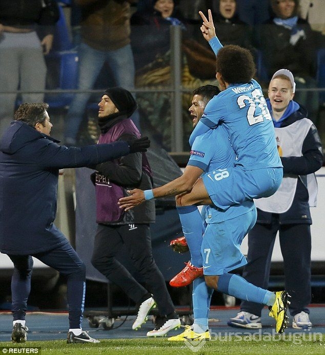 Sevilla Zenit'i kupanın dışına itti!