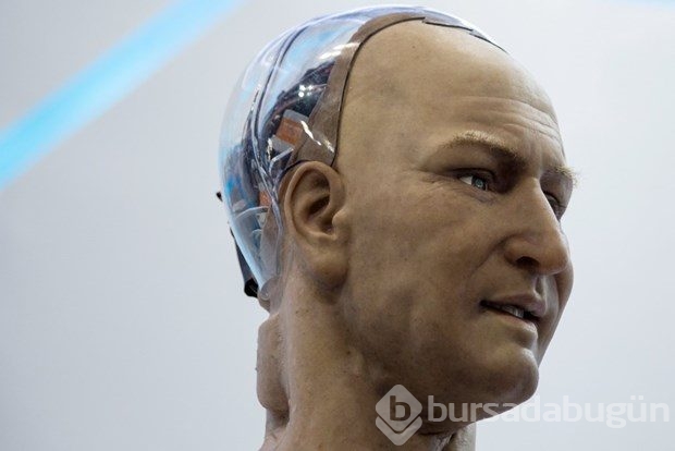 İnsansı robot mimik yapabiliyor