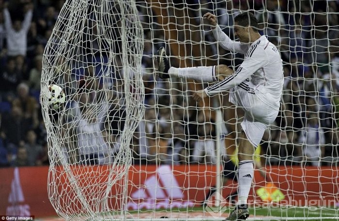 Real Madrid Barça'nın ensesinden düşmüyor!