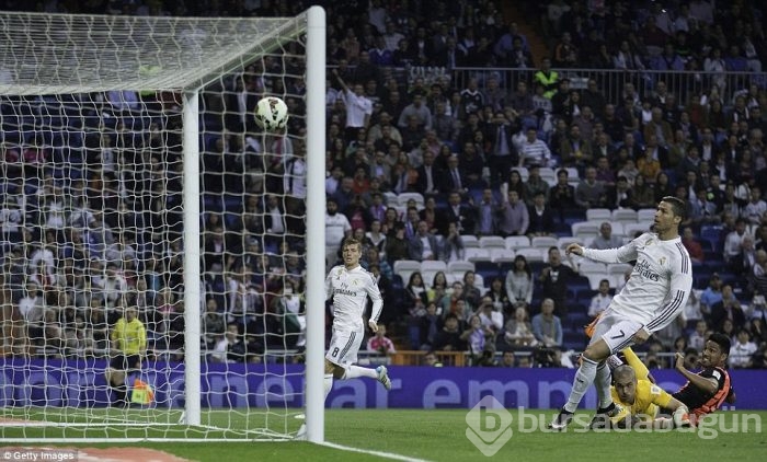 Real Madrid Barça'nın ensesinden düşmüyor!