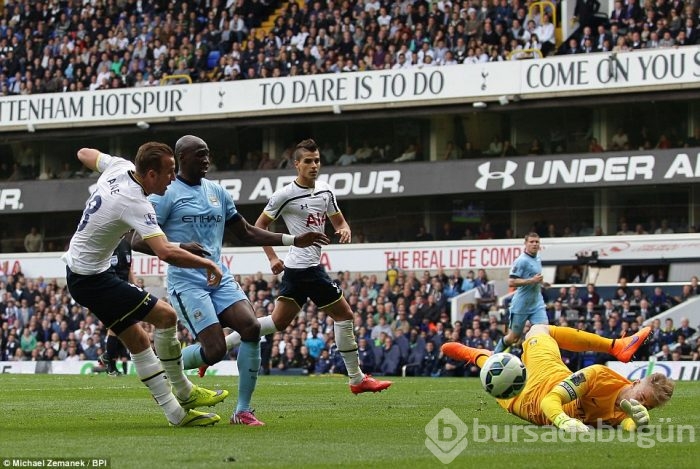 Manchester City'i Sergio Aguero sırtladı!