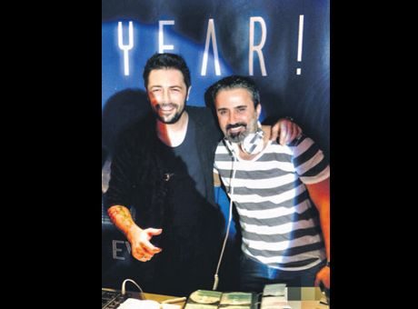 Emrah'tan eşine büyük jest