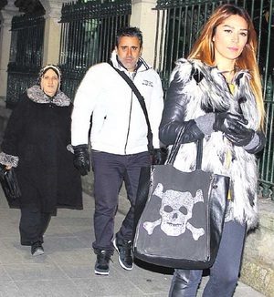 Emrah'tan eşine büyük jest
