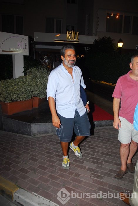 Emrah'tan eşine büyük jest