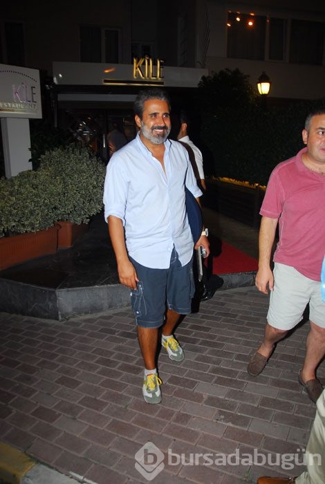 Emrah'tan eşine büyük jest