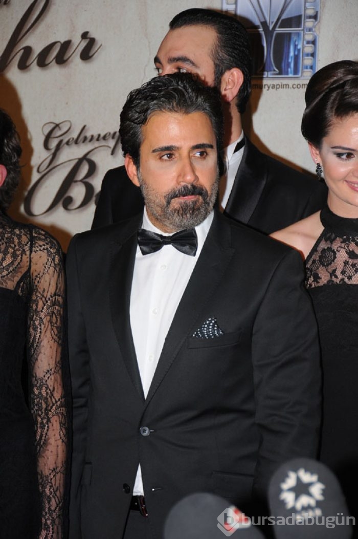 Emrah'tan eşine büyük jest