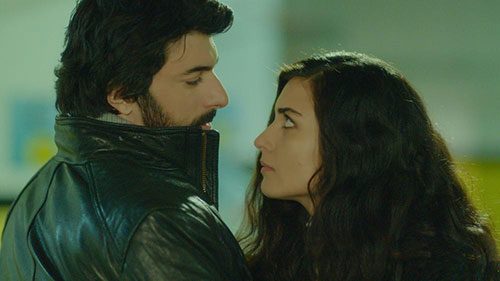 Tuba Büyüküstün'ün güzelliği üniversitede ders konusu oldu