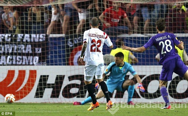 Mor menekşeler Sevilla'ya boyun eğdi!