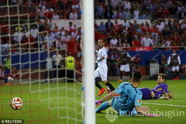 Mor menekşeler Sevilla'ya boyun eğdi!