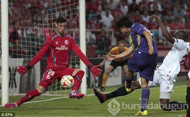 Mor menekşeler Sevilla'ya boyun eğdi!
