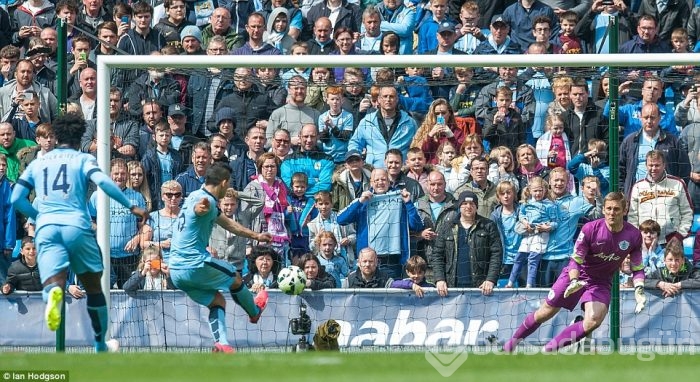 Manchester City, Queens Park Rangers'a acımadı!