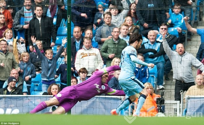 Manchester City, Queens Park Rangers'a acımadı!