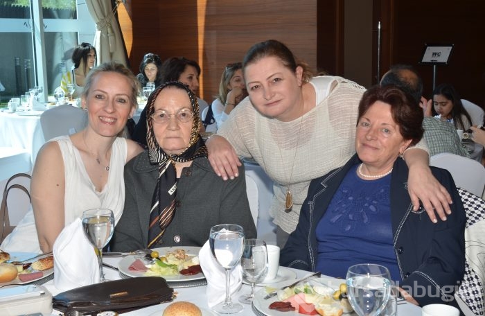 Anneler brunch'da buluştu...