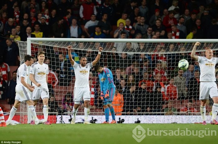 Bafetimbi Gomis Arsenal'i yıktı!