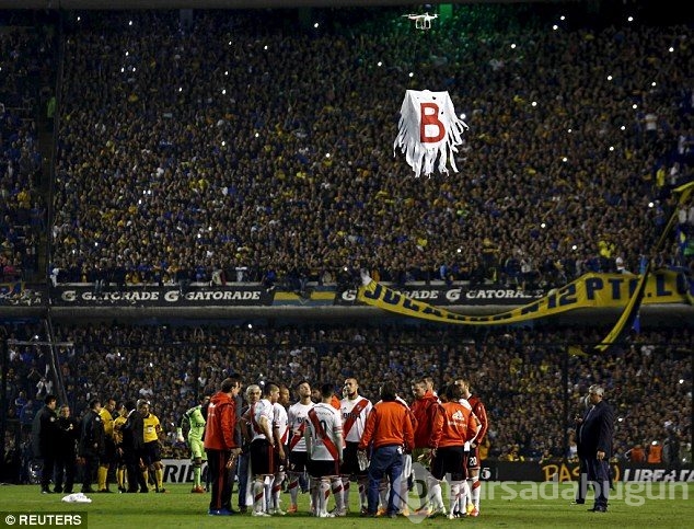 Arjantin derbisinde inanılmaz olay!Futbolculara biber gazı...