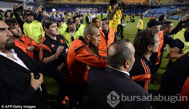 Arjantin derbisinde inanılmaz olay!Futbolculara biber gazı...