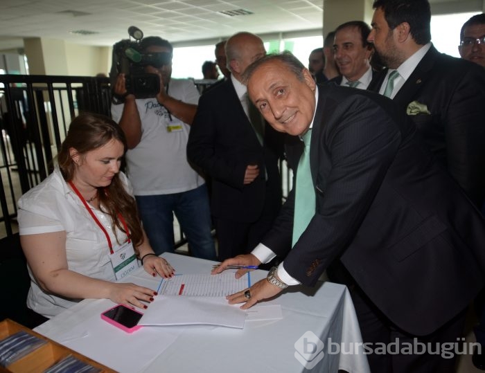 Bursaspor kongresinde büyük heyecan yaşandı!