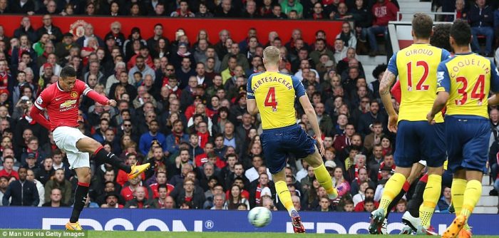 ManU Arsenal'a takıldı!