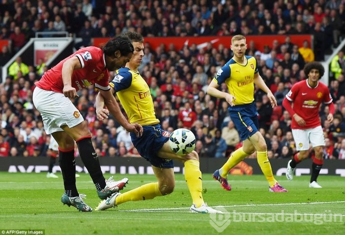 ManU Arsenal'a takıldı!