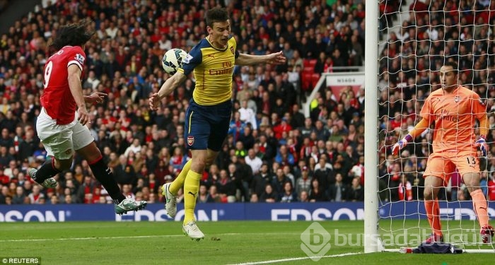 ManU Arsenal'a takıldı!