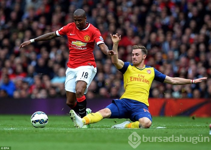 ManU Arsenal'a takıldı!
