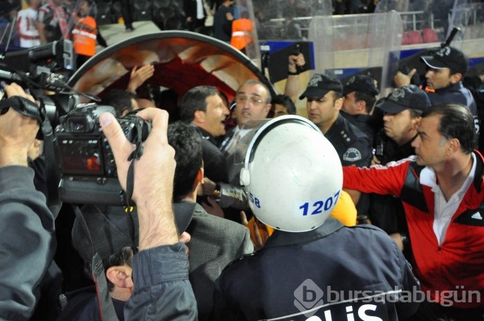 Sivas'ta maç sonu ortalık karıştı!