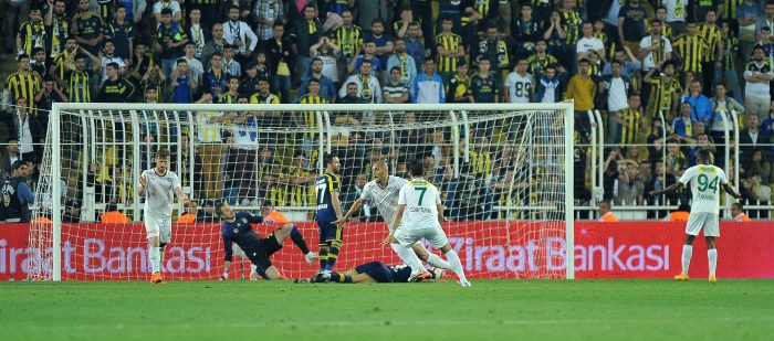 Timsah Fenerbahçe'yi Saraçoğlu'na gömdü!