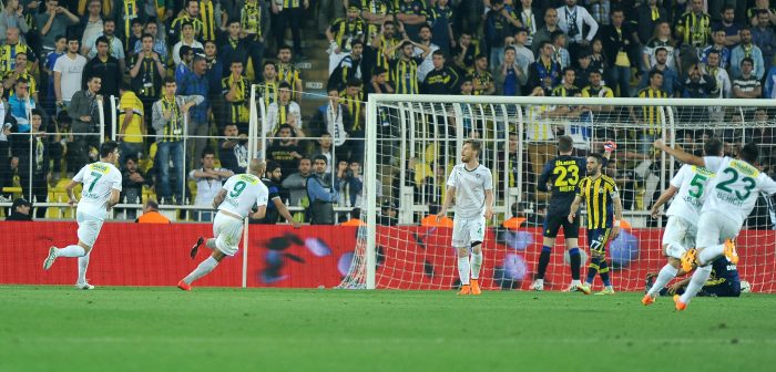 Timsah Fenerbahçe'yi Saraçoğlu'na gömdü!