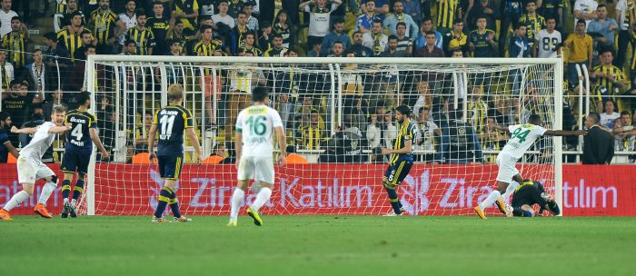 Timsah Fenerbahçe'yi Saraçoğlu'na gömdü!