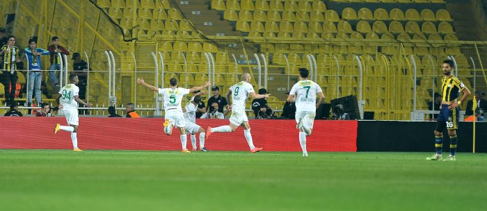 Timsah Fenerbahçe'yi Saraçoğlu'na gömdü!