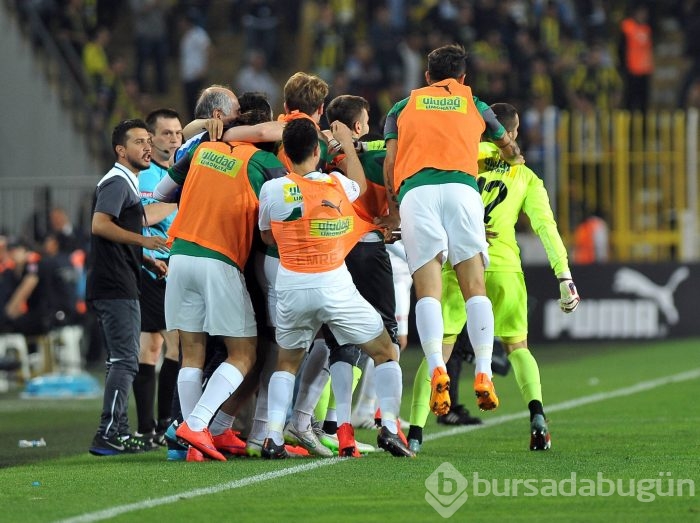 Timsah Fenerbahçe'yi Saraçoğlu'na gömdü!