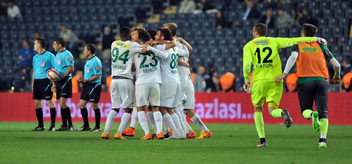 Timsah Fenerbahçe'yi Saraçoğlu'na gömdü!