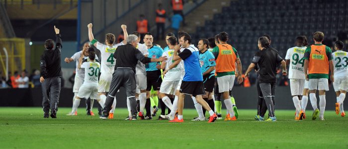 Timsah Fenerbahçe'yi Saraçoğlu'na gömdü!