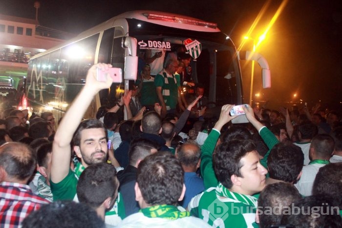 Bursaspor'a Yalova'da muhteşem karşılama!