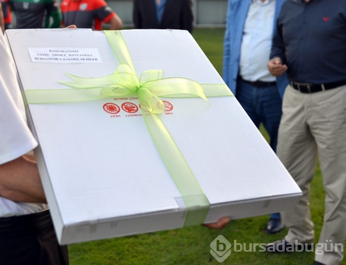 Başbakan Davutoğlu'ndan Bursaspor'a baklava jesti 