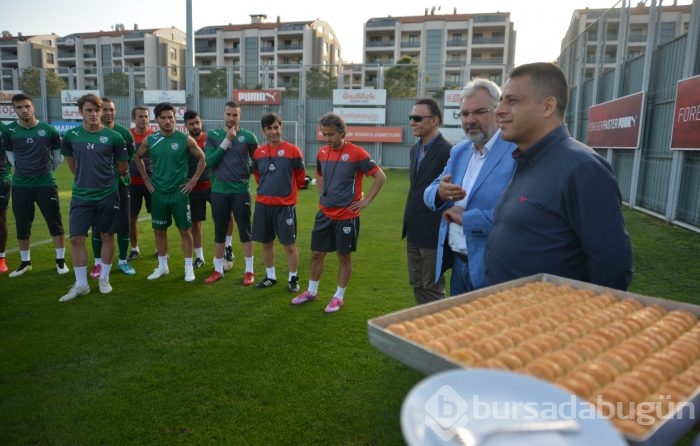 Başbakan Davutoğlu'ndan Bursaspor'a baklava jesti 