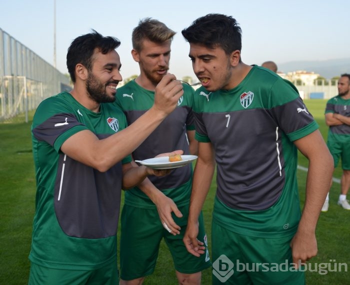Başbakan Davutoğlu'ndan Bursaspor'a baklava jesti 