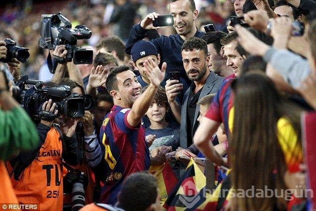 Xavi gözyaşları içinde Barça'ya veda etti!