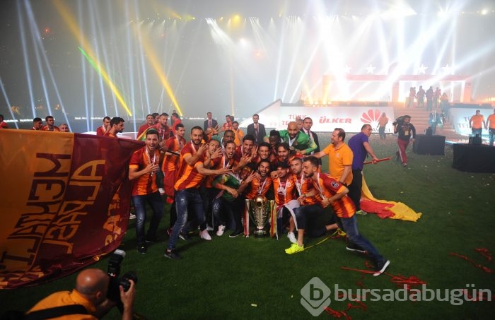 Galatasaray şampiyonluk kupasına kavuştu!