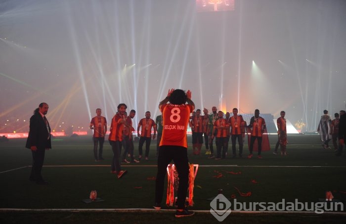 Galatasaray şampiyonluk kupasına kavuştu!