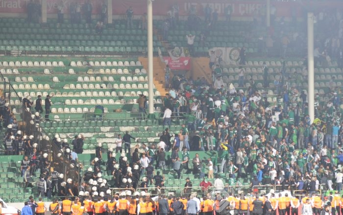Bursa'da maç bitti ortalık karıştı!
