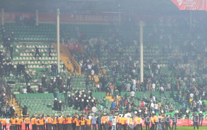 Bursa'da maç bitti ortalık karıştı!