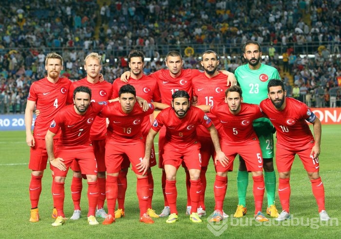 Milli takımı Arda Turan sırtladı!