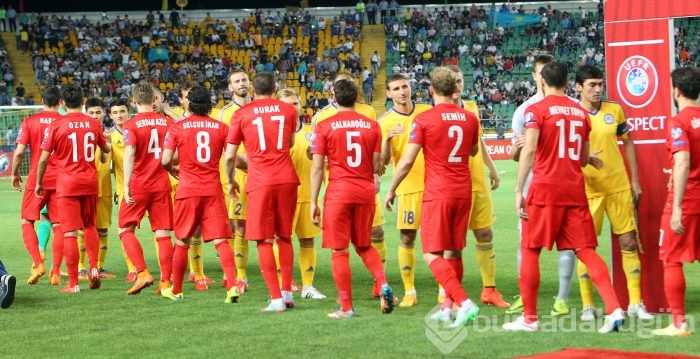 Milli takımı Arda Turan sırtladı!