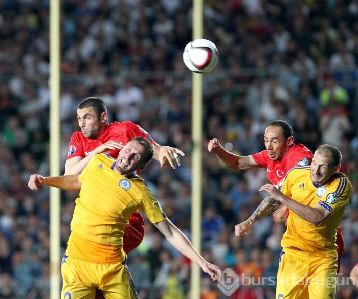 Milli takımı Arda Turan sırtladı!