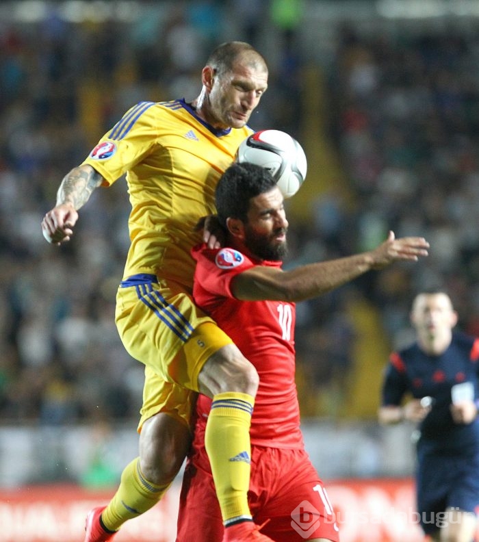 Milli takımı Arda Turan sırtladı!