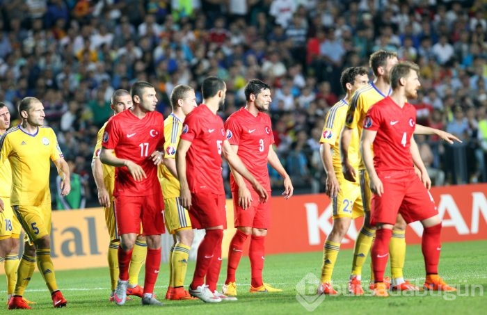 Milli takımı Arda Turan sırtladı!