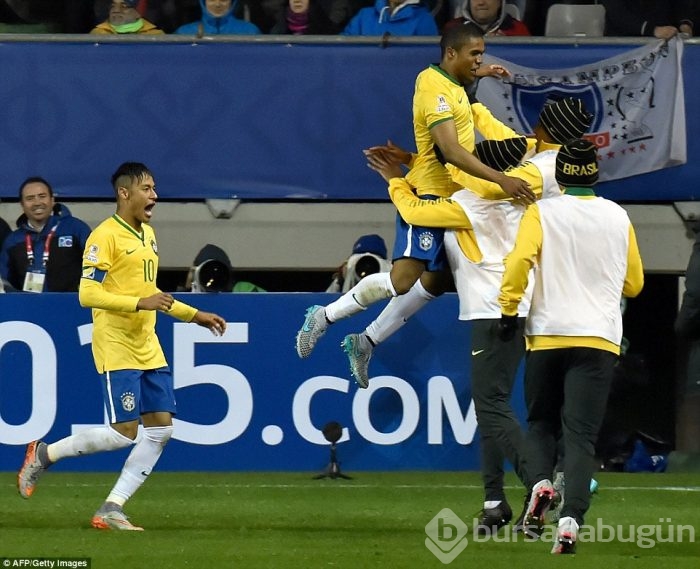 Neymar Brezilya'yı ipten aldı!