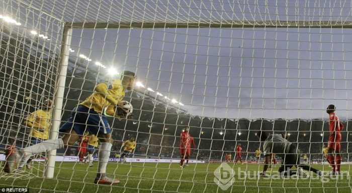 Neymar Brezilya'yı ipten aldı!
